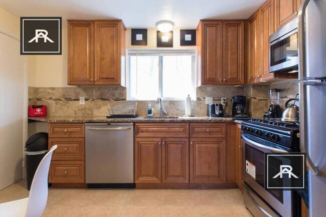 Building Photo - 2 bedroom in Belmont MA 02478