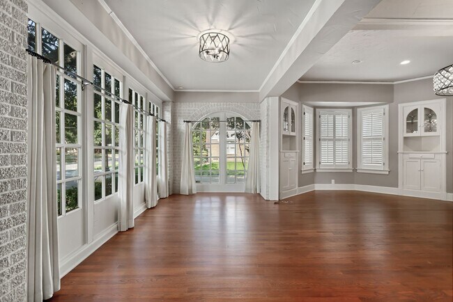 Foto del edificio - 2 Bedroom, 2 Bath Tudor on the M Streets!