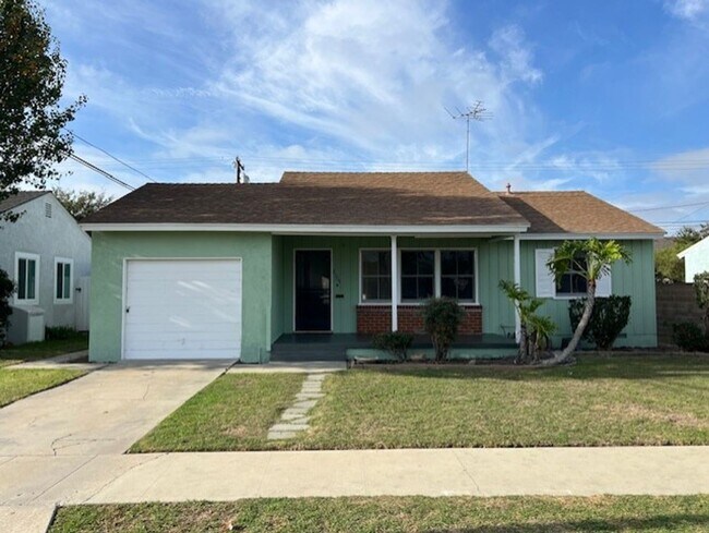 Foto del edificio - Home with Great Outdoor Space!