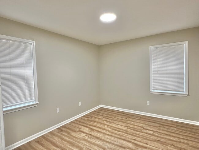 Building Photo - 3756 Vanderwood Dr