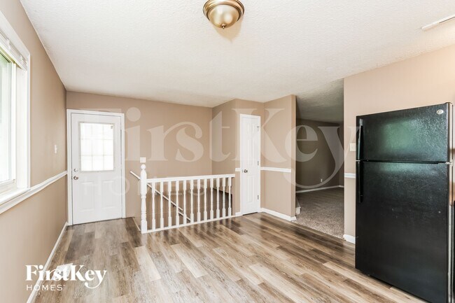 Foto del edificio - 2112 Farthing Ct