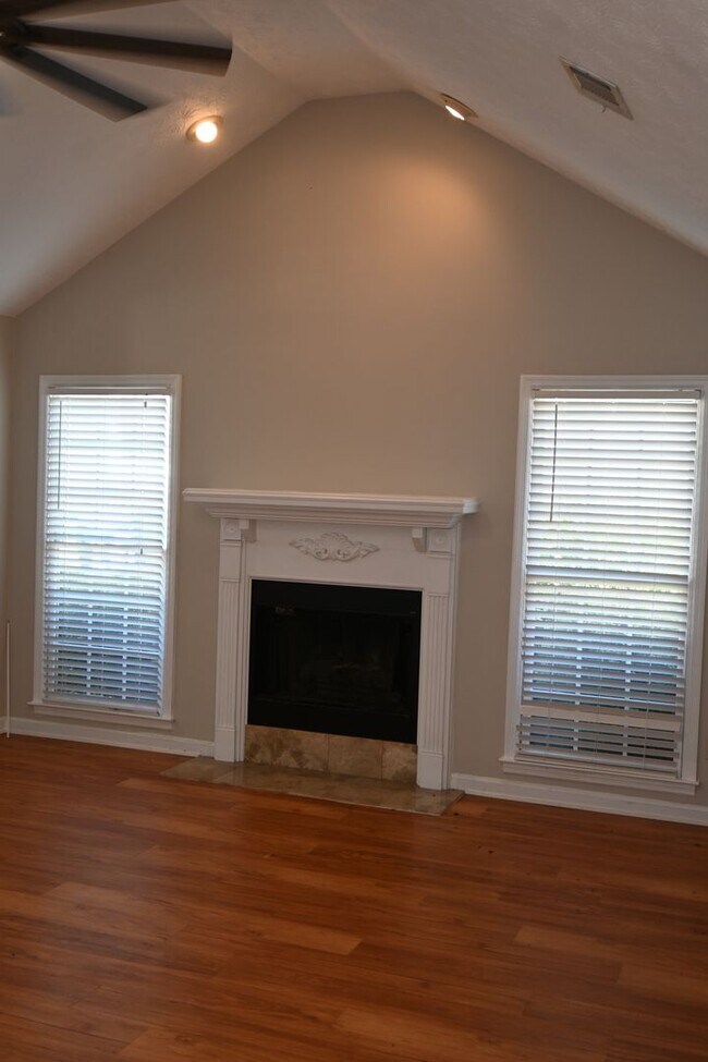 Foto del edificio - NE-Columbus-3 Bedrooms & 2 full Baths-Move-In Ready