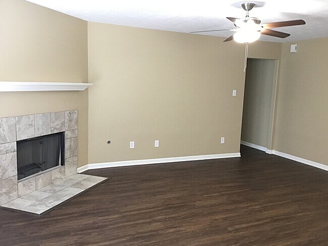 Building Photo - 12227 Lavon Dr