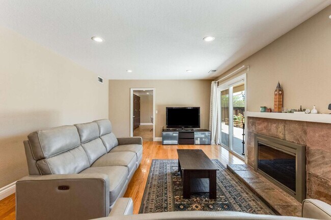 Building Photo - 12371 Saraglen Dr