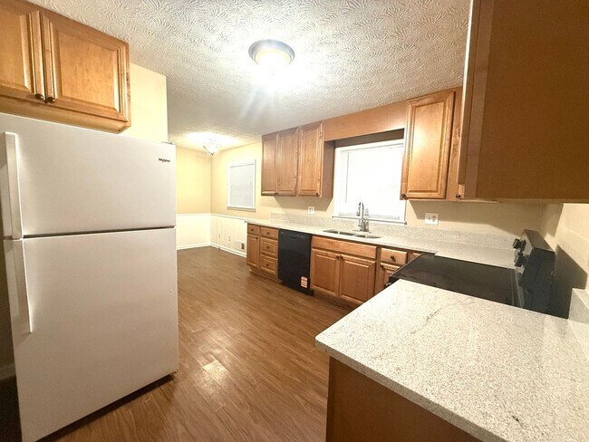 Foto del edificio - Ranch Home on large lot