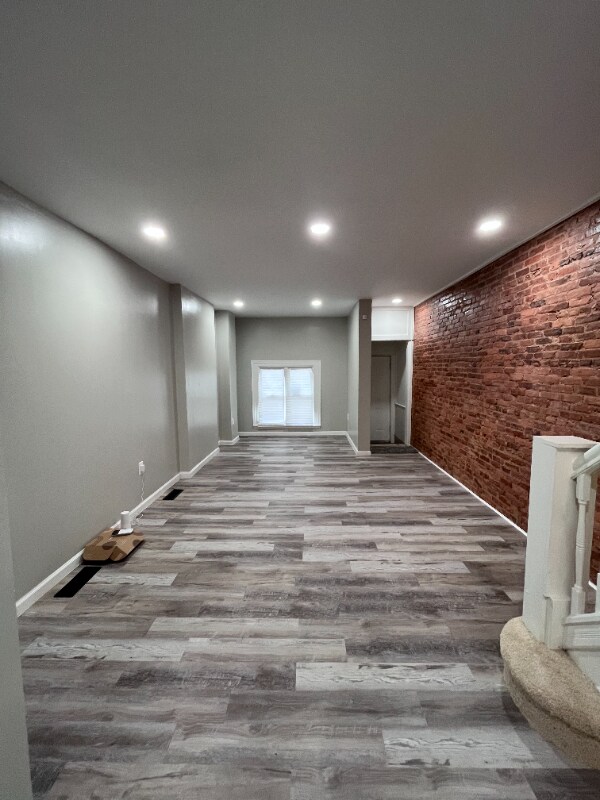 Building Photo - 505 N Kenwood Ave