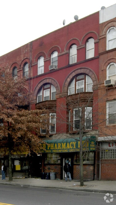 Foto principal - 264 Malcolm X Blvd