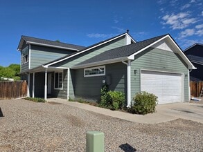 Building Photo - 2984 Emerald Cir