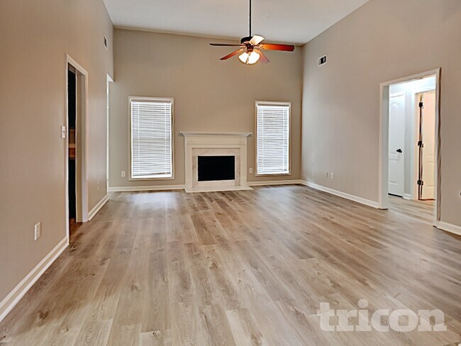 Foto del edificio - 104 Logan Creek Ct