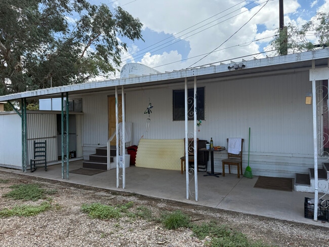 Building Photo - 1217 W Garnette St
