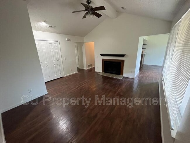 Building Photo - 922 Kara Dr