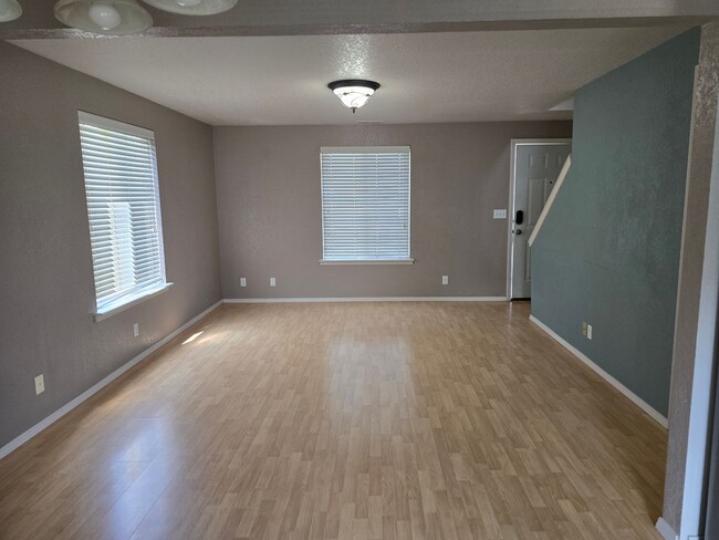 Foto del edificio - 3 bed 2 bath   Home for Rent in Grants Pass