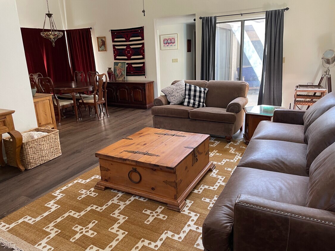 Sala de estar luminosa y acogedora - 1413 Coyote Rd