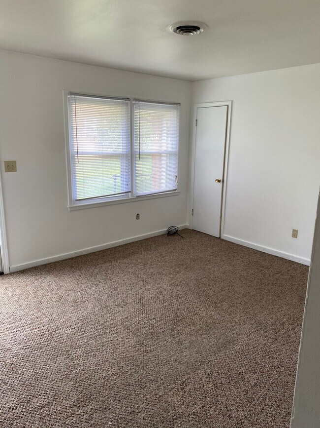 Living Room - 1417 Gilbert Rd NW