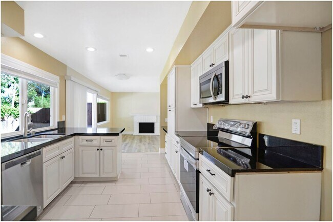 Foto del edificio - 23521 Lochlomond St