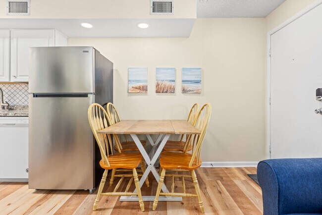 Building Photo - 875 Plymouth Pl