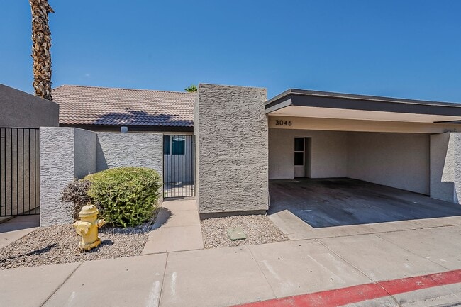 Foto del edificio - Central Phoenix Remodeled Townhome Oasis –...