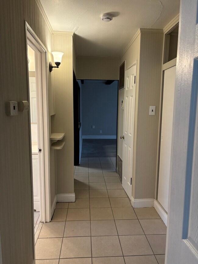 Building Photo - 9835 Duke Dr