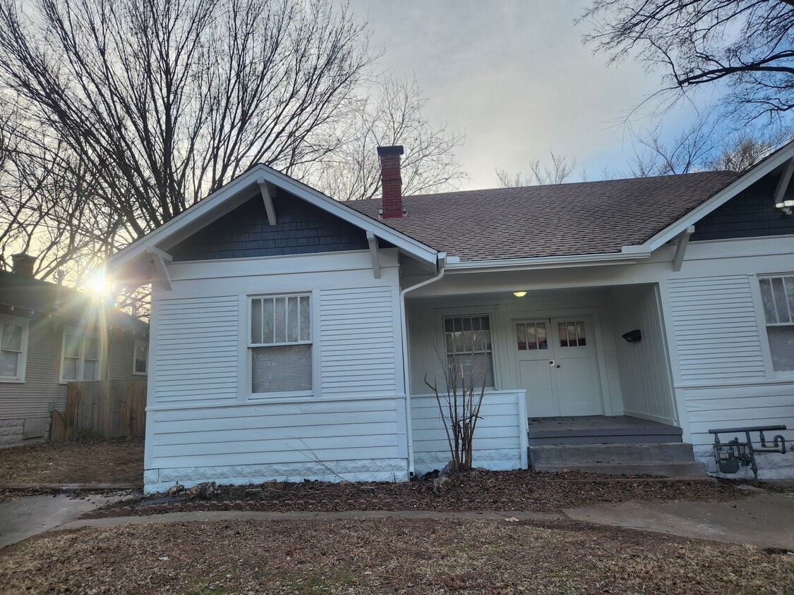 Primary Photo - 1206 S Rockford Ave