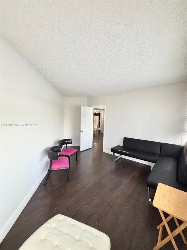 Building Photo - 801 Brickell Bay Dr