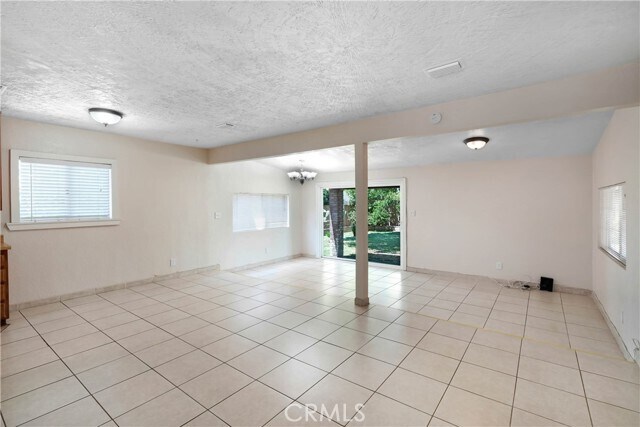 Foto del edificio - 8204 Klusman Ave