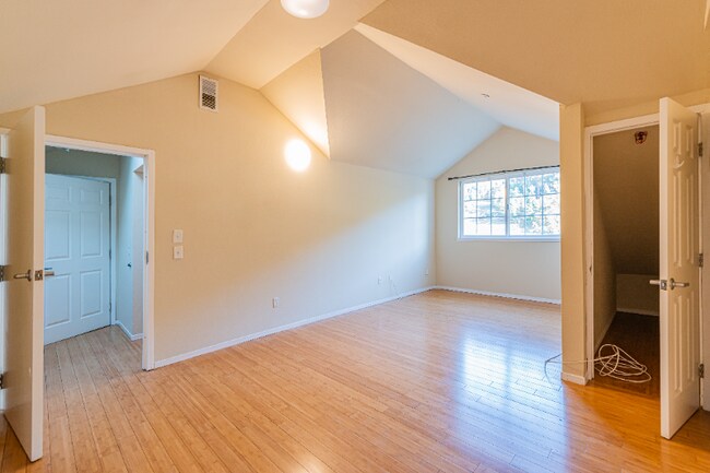 Foto del edificio - 120 Caldecott Ln