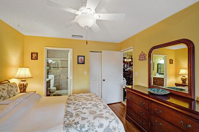 Foto del edificio - 8624 Overset Ln
