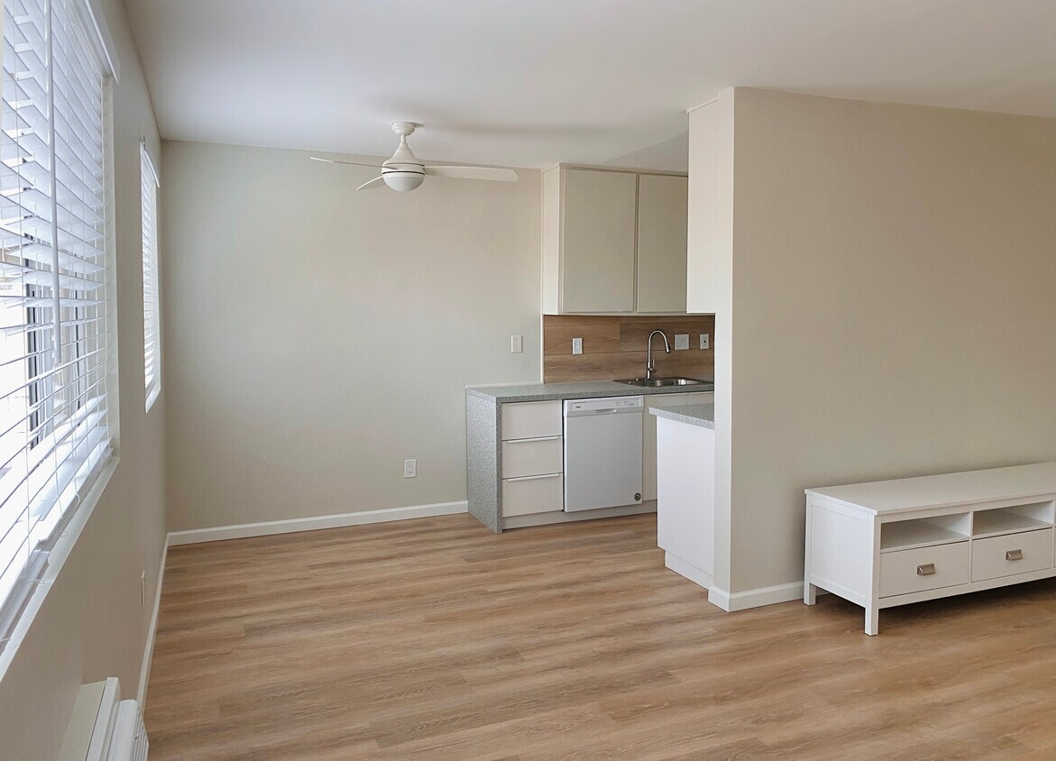 Foto principal - 17053 Roscoe Blvd