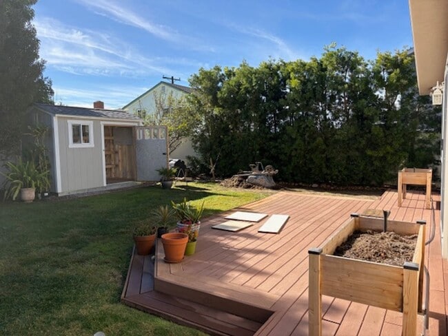 Building Photo - Beautiful Home