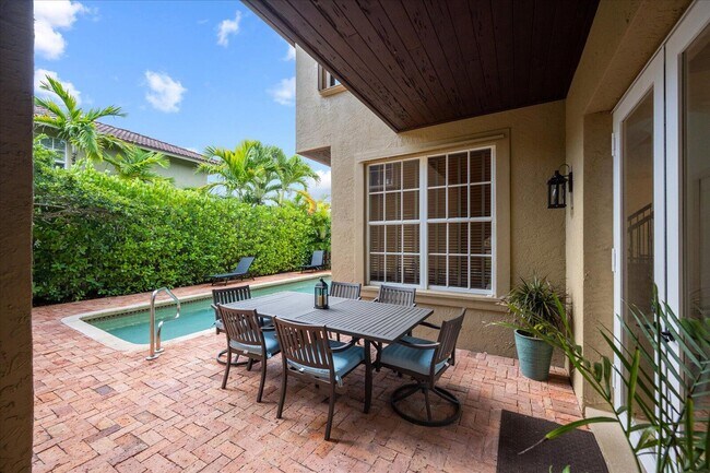 Building Photo - 460 Surfside Ln