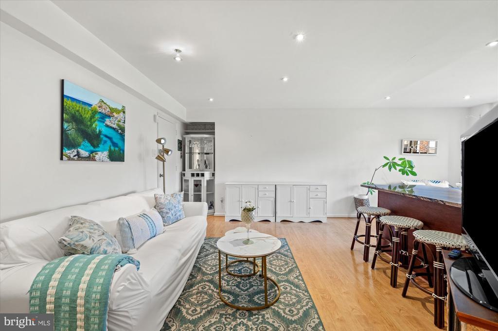 Foto principal - 2500 Q St NW