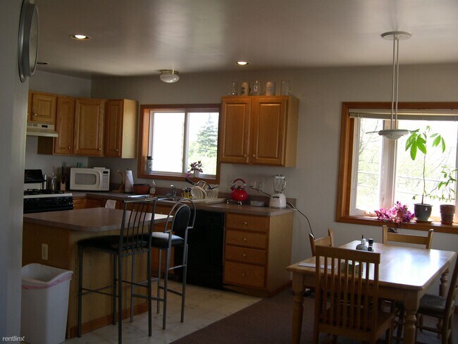 Building Photo - 1 br, 1 bath Apartment - 1552 Jones Dr #1