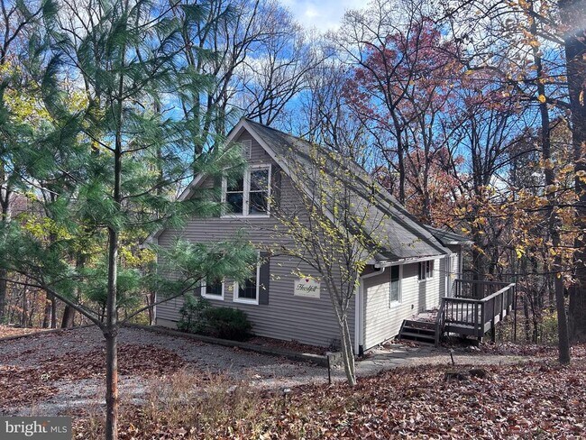 Building Photo - 132 Pinecrest Ln