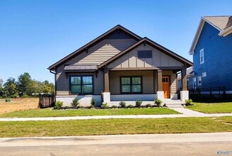 Building Photo - 1620 Nordic St NE