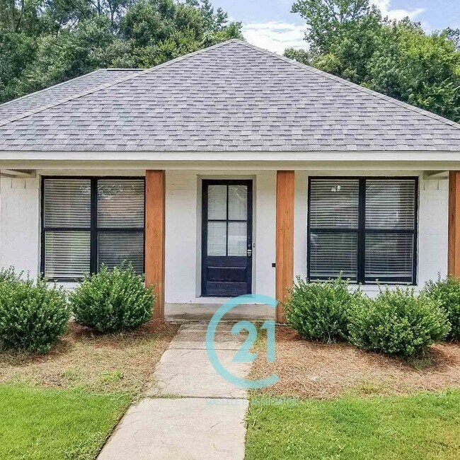 Building Photo - 3 Bed/2 Bath Home in Brandon