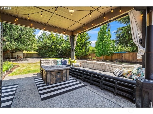 Building Photo - Beautiful Home in Felida