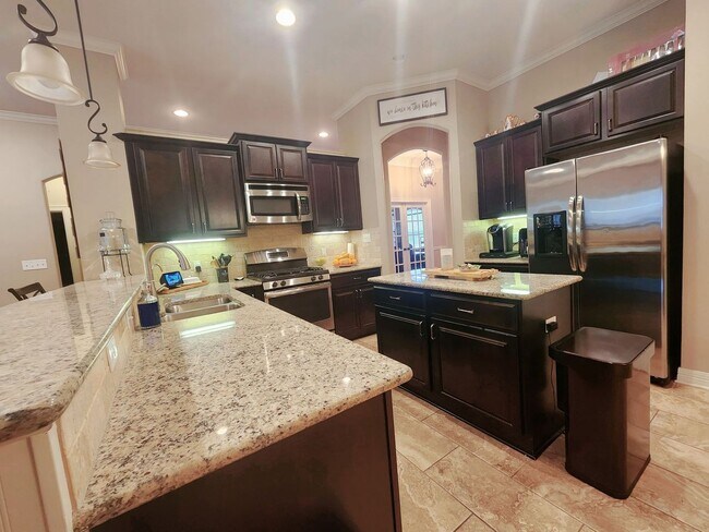 Building Photo - LEGACY BEAUTY.. Close to Barksdale Air For...