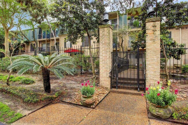 Building Photo - 4515 Briar Hollow Pl