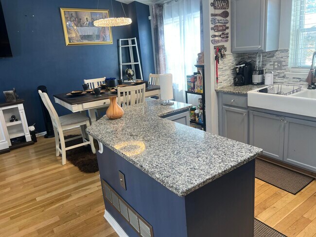 Building Photo - 1930 W Williams Cir