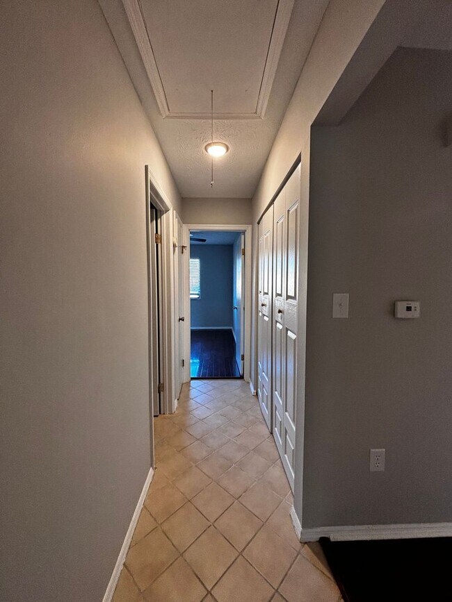 Foto del edificio - Cozy Butler Township Home with 2-Car Carport – Schedule a Tour Today!