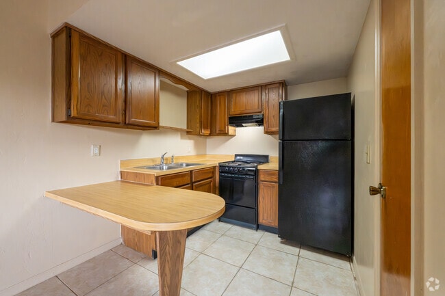 1BR, 1BA - 600SF - Version A - Kitchen - Fountain View Apartments