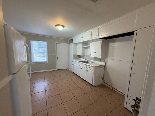 Building Photo - 1344/1346 Shamrock