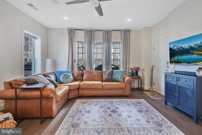 Foto del edificio - 813 Rockwell Ave