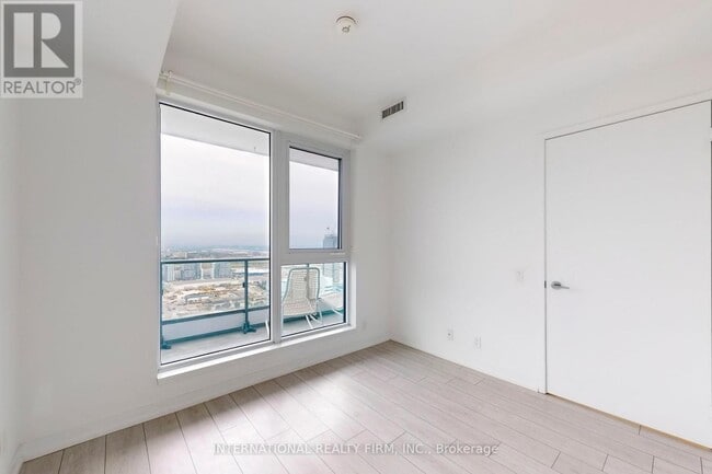 Photo du bâtiment - 950 Portage Pkwy