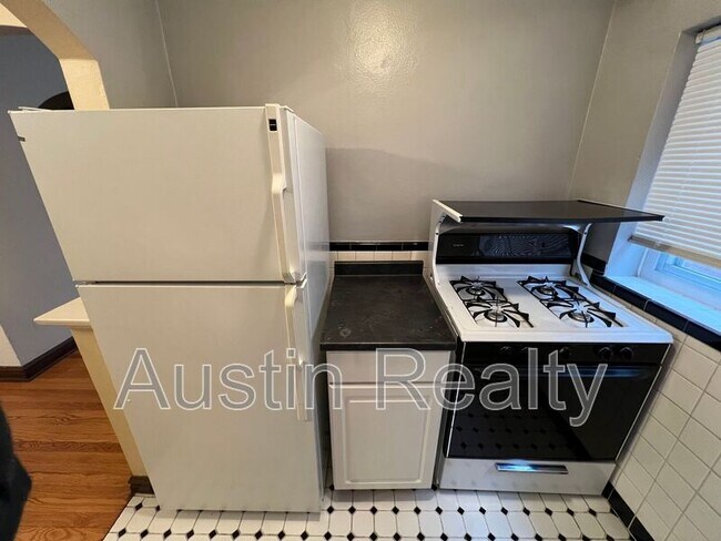 Foto del edificio - 5834 Nottingham Ave