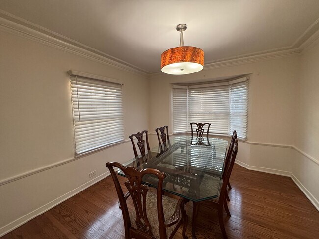 Building Photo - 3bd 2ba House