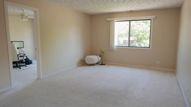 Building Photo - 768 Whalom Ln
