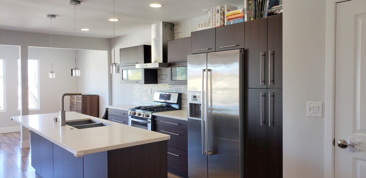 Foto principal - 11927 Laurelwood Dr