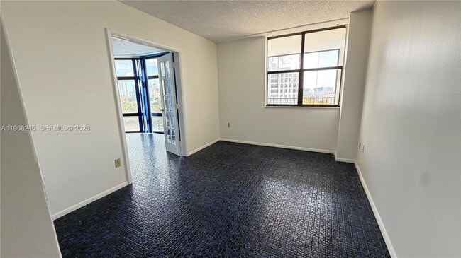 Foto del edificio - 20100 W Country Club Dr