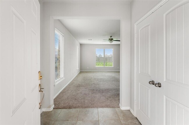 Building Photo - 8014 Oxbow Manor
